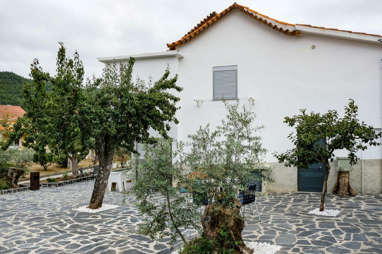 Casa Do Ferreiro II Hotel Gois Exterior photo